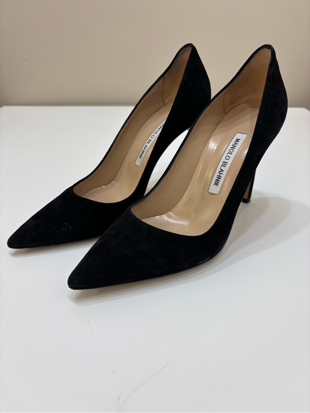 👠 Manolo Blahnik Black Suede Pointed-Toe Pumps | Size 38